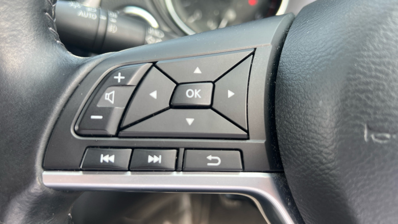 Nissan Qashqai 1.5 dCi N-Connecta 5dr Diesel Hatchback